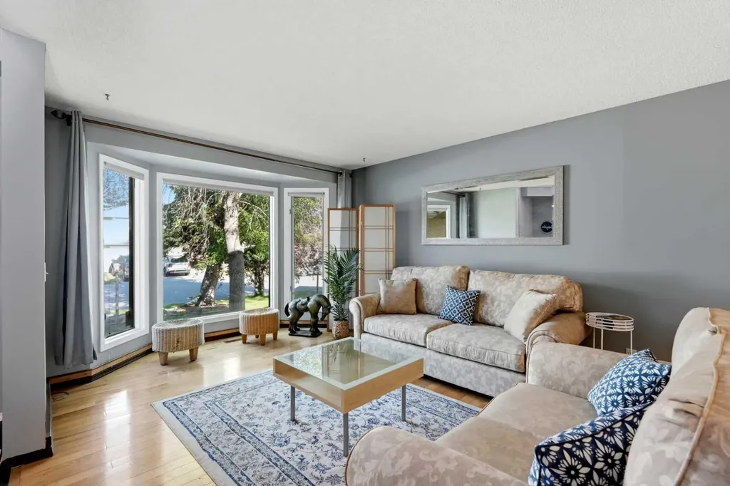 175 Shannon Circle SW Calgary AB T2Y 2L1