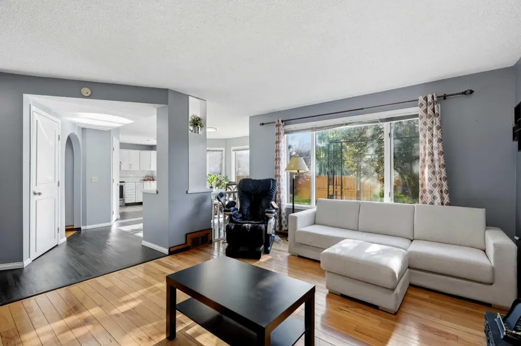 175 Shannon Circle SW Calgary AB T2Y 2L1