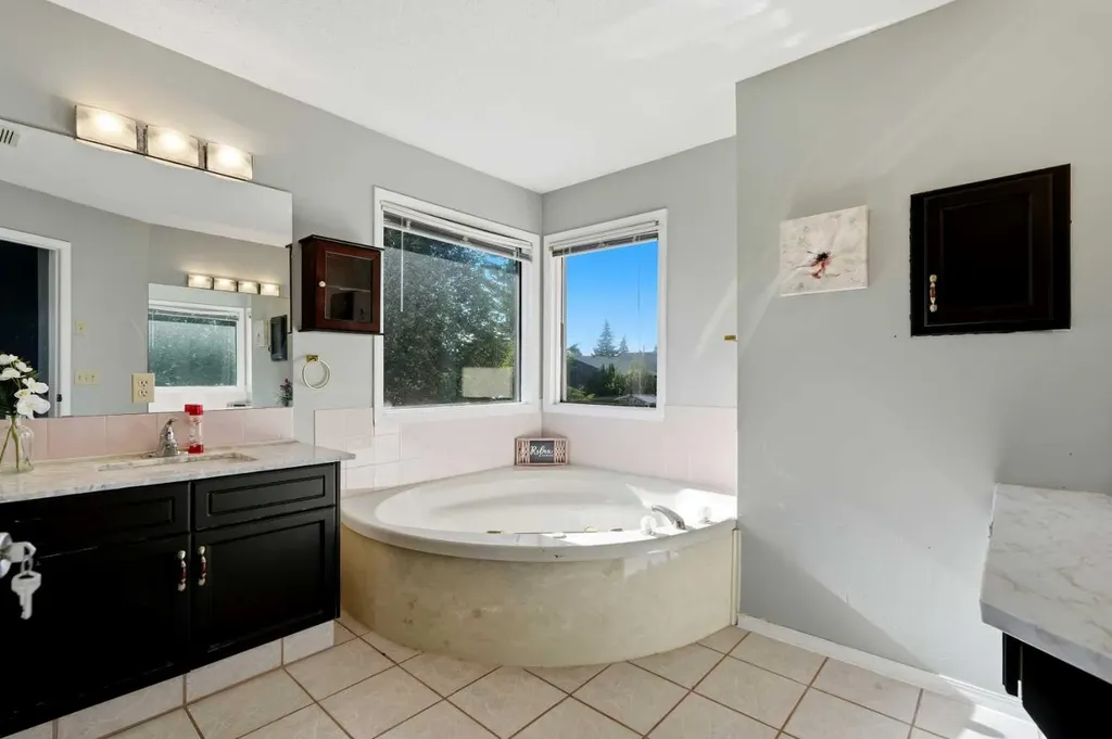 175 Shannon Circle SW Calgary AB T2Y 2L1