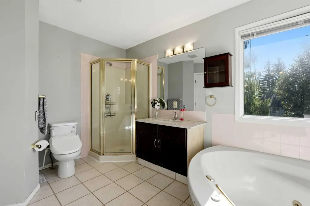 175 Shannon Circle SW Calgary AB T2Y 2L1