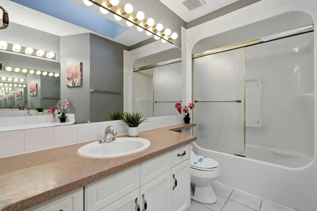 175 Shannon Circle SW Calgary AB T2Y 2L1