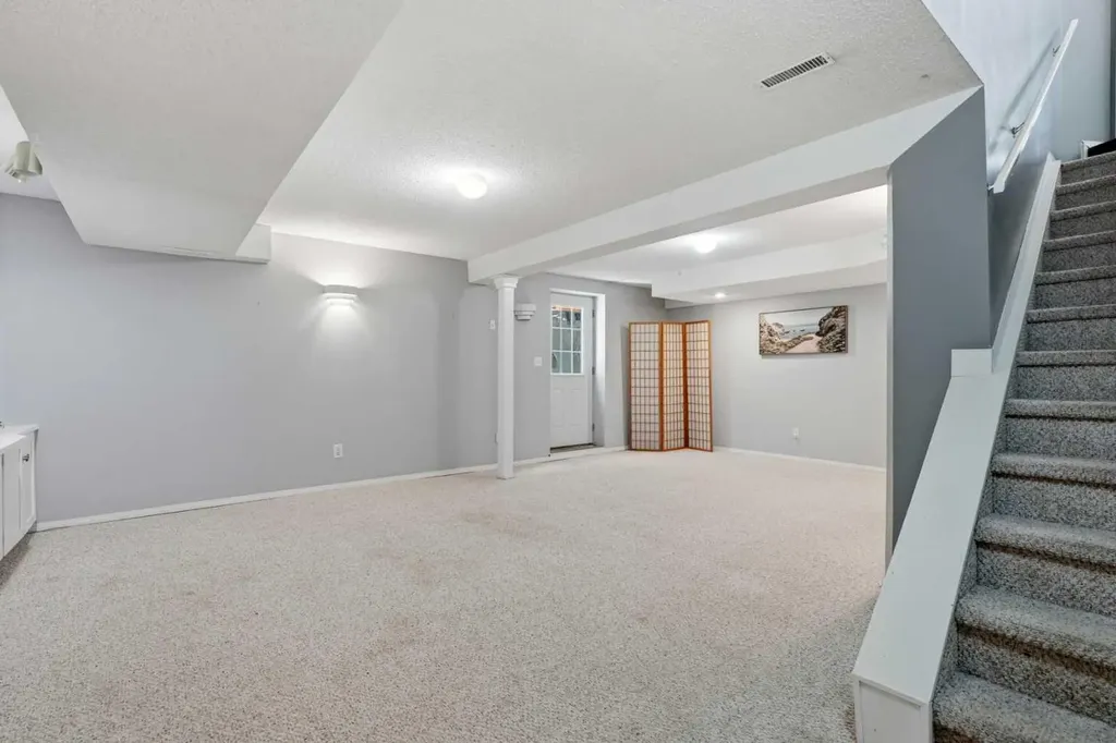 175 Shannon Circle SW Calgary AB T2Y 2L1