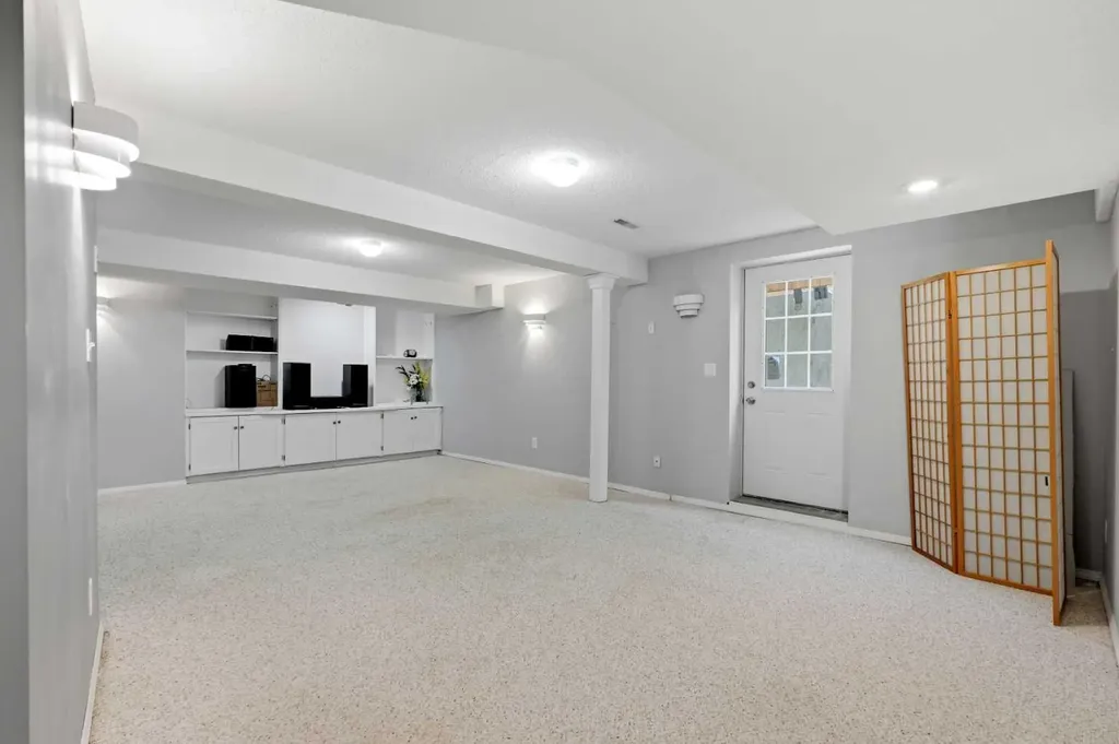 175 Shannon Circle SW Calgary AB T2Y 2L1