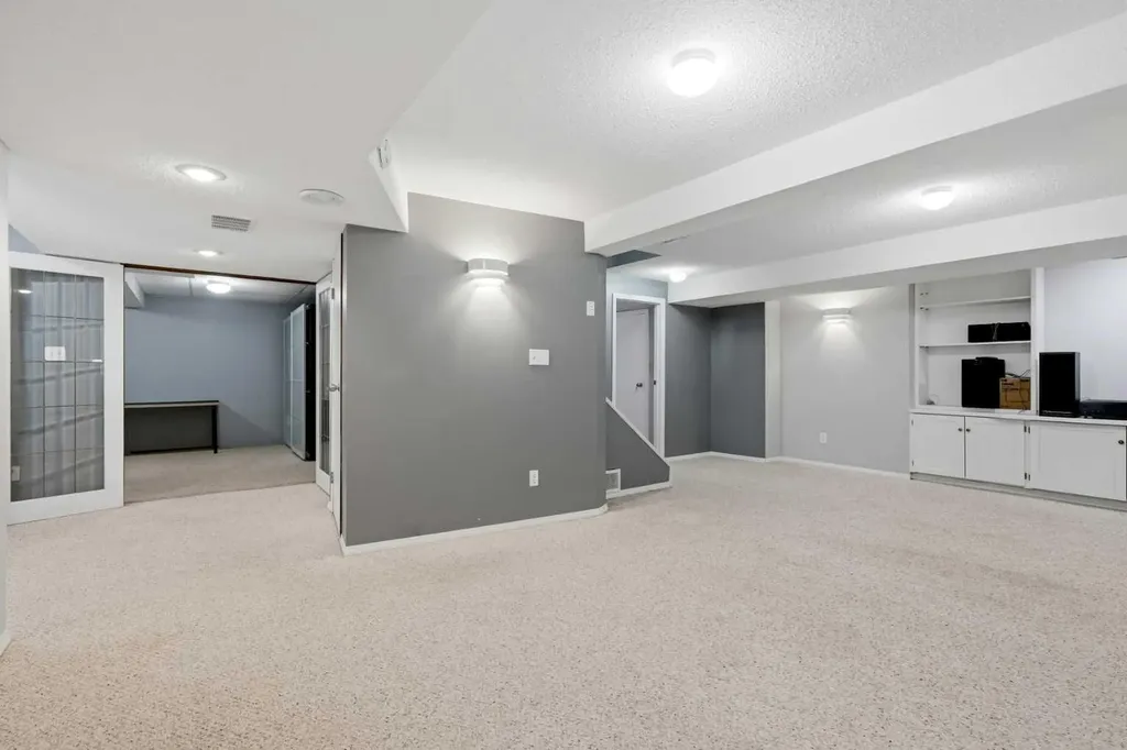 175 Shannon Circle SW Calgary AB T2Y 2L1