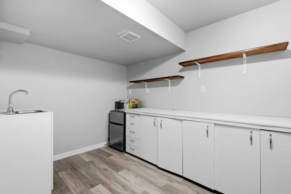175 Shannon Circle SW Calgary AB T2Y 2L1