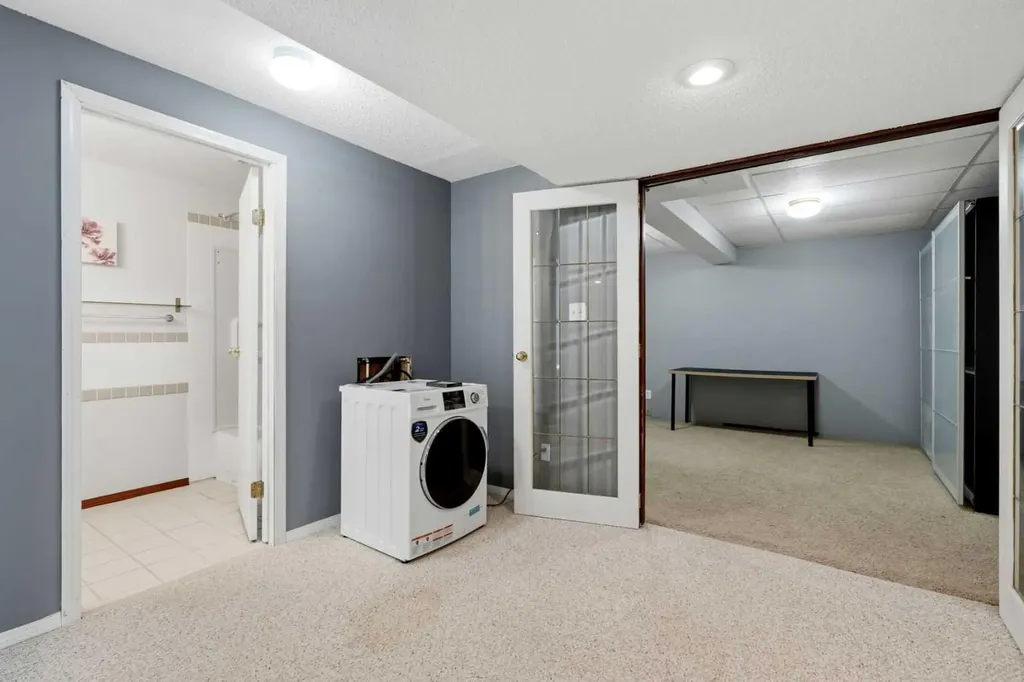175 Shannon Circle SW Calgary AB T2Y 2L1