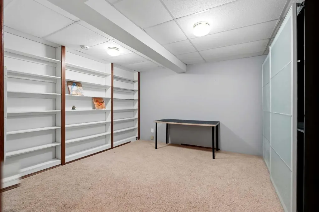 175 Shannon Circle SW Calgary AB T2Y 2L1