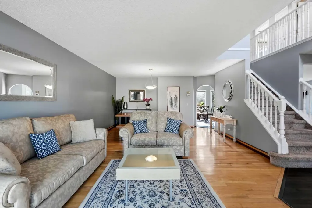 175 Shannon Circle SW Calgary AB T2Y 2L1