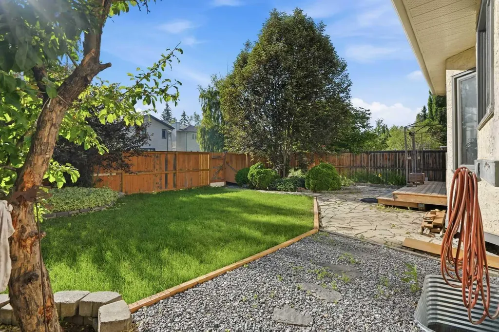 175 Shannon Circle SW Calgary AB T2Y 2L1