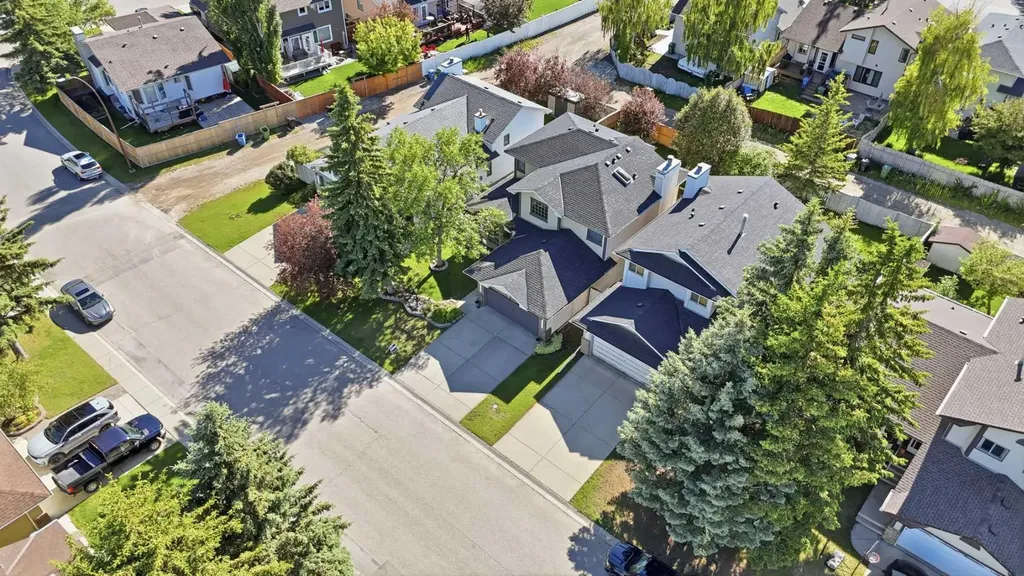 175 Shannon Circle SW Calgary AB T2Y 2L1