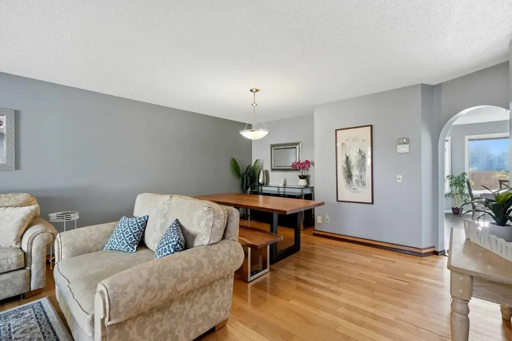 175 Shannon Circle SW Calgary AB T2Y 2L1