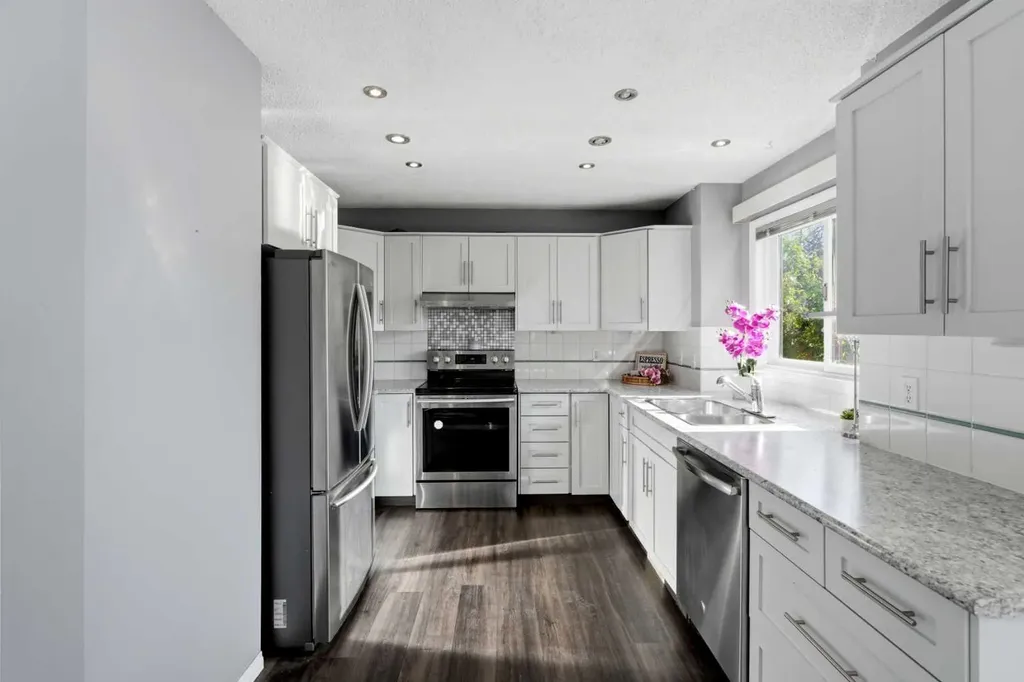 175 Shannon Circle SW Calgary AB T2Y 2L1