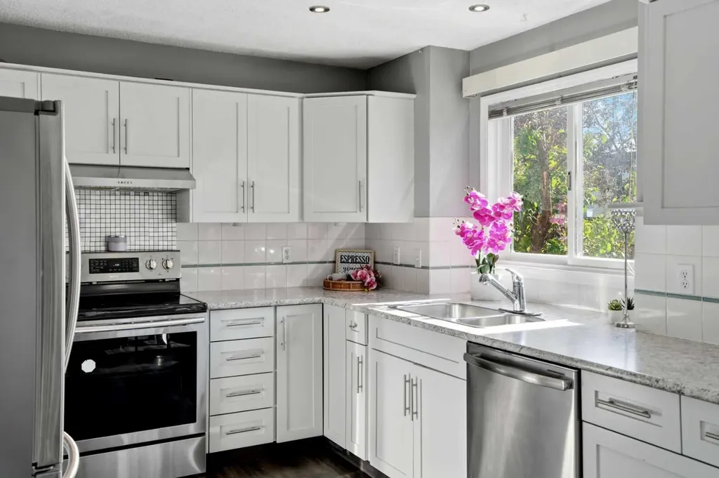 175 Shannon Circle SW Calgary AB T2Y 2L1