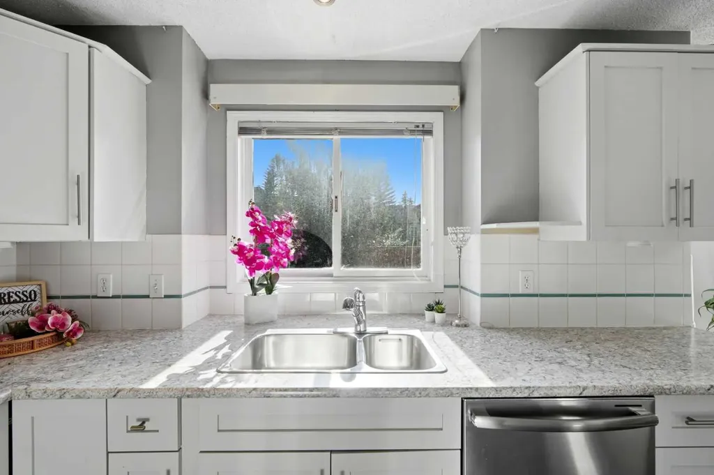 175 Shannon Circle SW Calgary AB T2Y 2L1