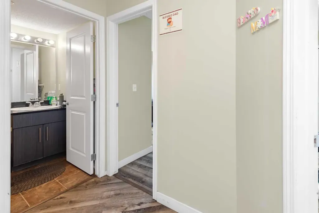 5 Saddlestone Way NE Calgary AB T3J 0S2