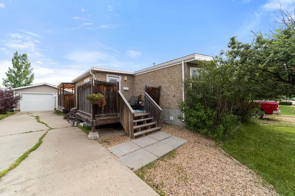 4906 55 Avenue Camrose AB T4V 4J2