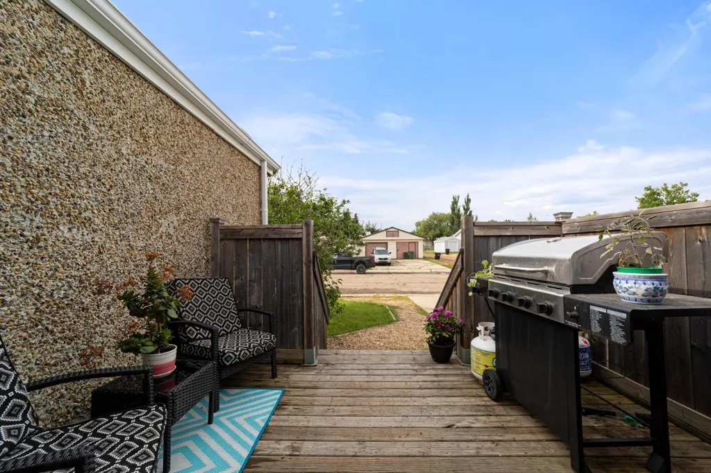 4906 55 Avenue Camrose AB T4V 4J2