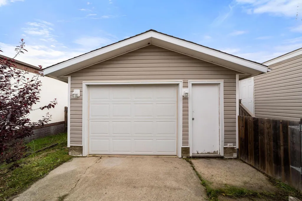 4906 55 Avenue Camrose AB T4V 4J2