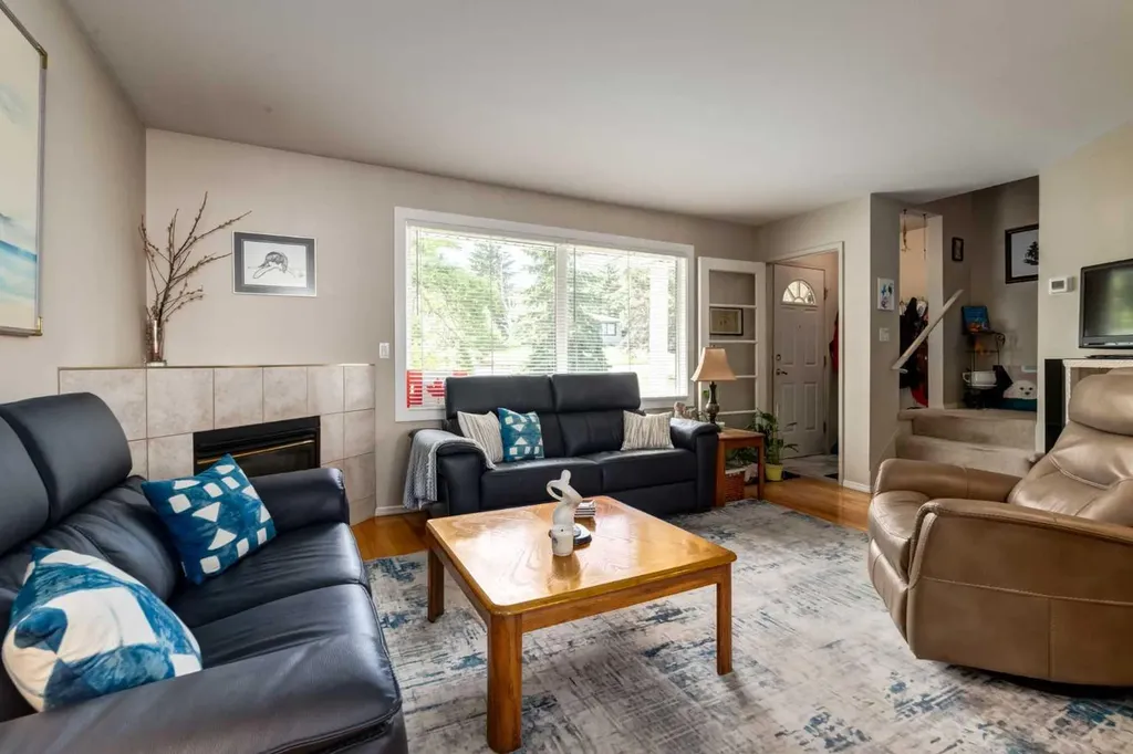 383 Killarney Glen Court SW Calgary AB T3E 7H4