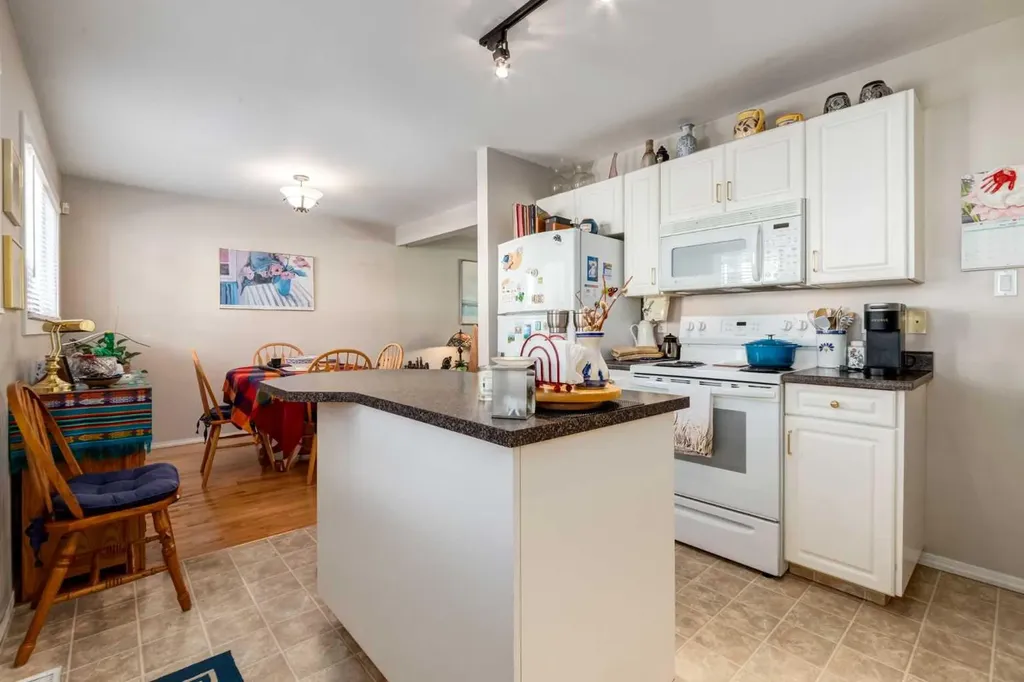 383 Killarney Glen Court SW Calgary AB T3E 7H4