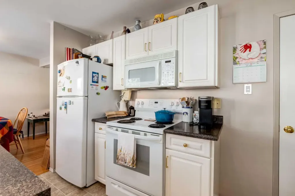 383 Killarney Glen Court SW Calgary AB T3E 7H4