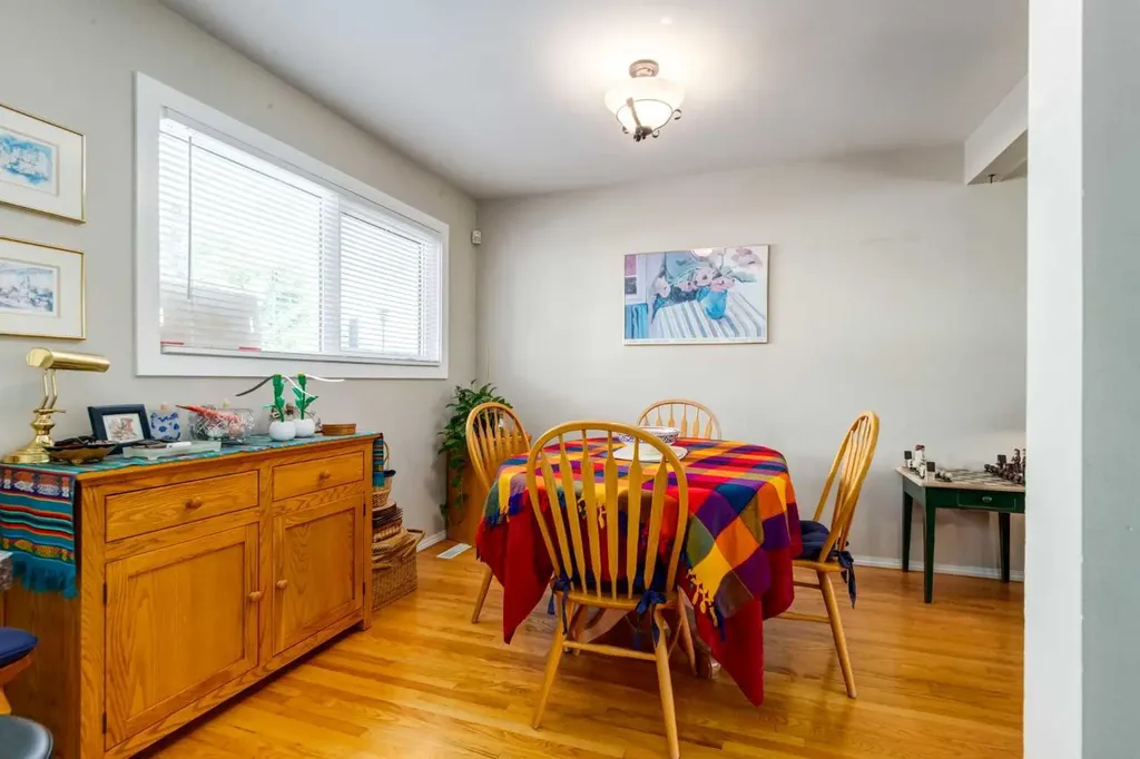383 Killarney Glen Court SW Calgary AB T3E 7H4
