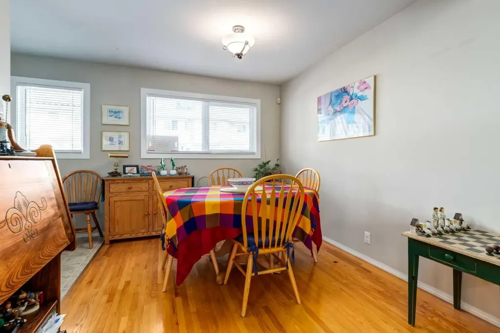 383 Killarney Glen Court SW Calgary AB T3E 7H4