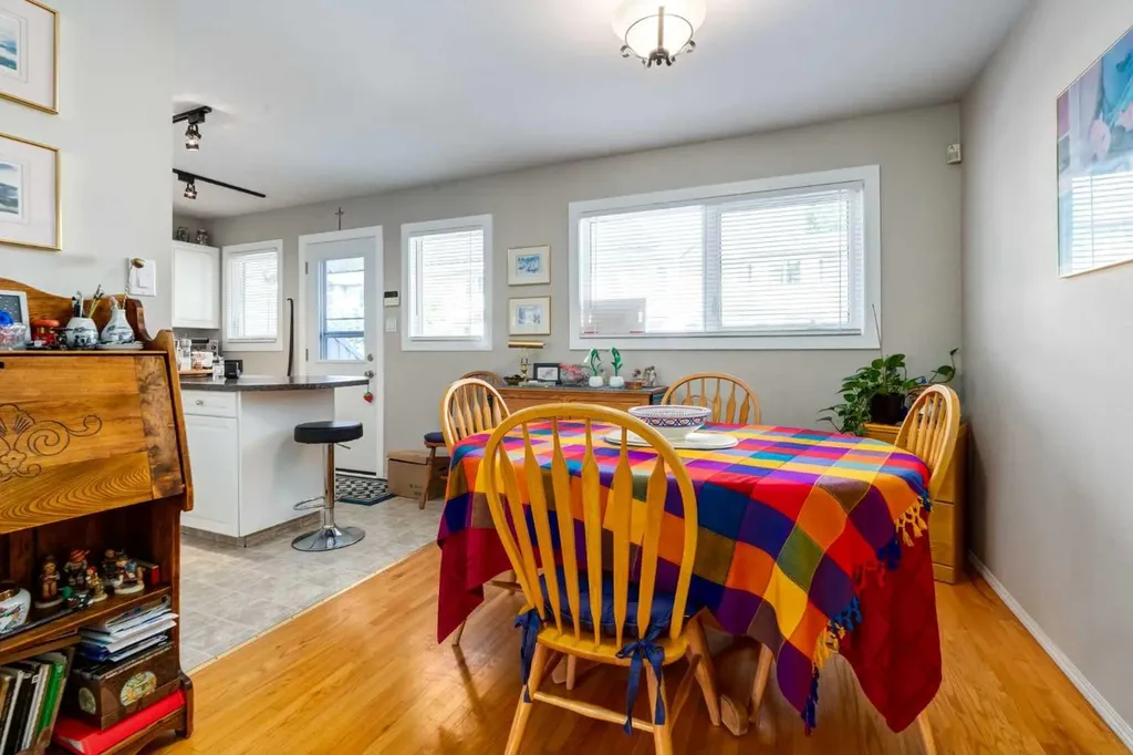 383 Killarney Glen Court SW Calgary AB T3E 7H4
