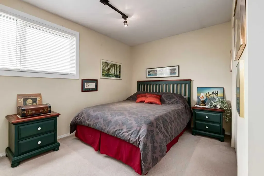 383 Killarney Glen Court SW Calgary AB T3E 7H4