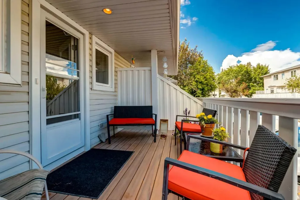 383 Killarney Glen Court SW Calgary AB T3E 7H4