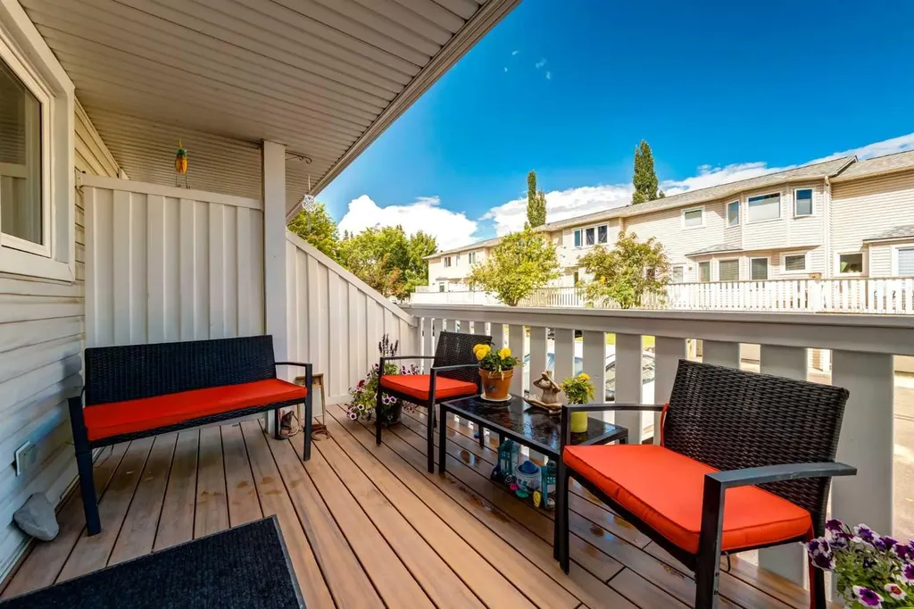 383 Killarney Glen Court SW Calgary AB T3E 7H4