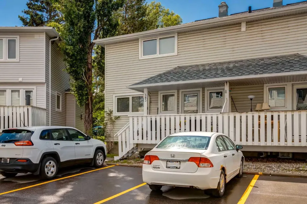 383 Killarney Glen Court SW Calgary AB T3E 7H4