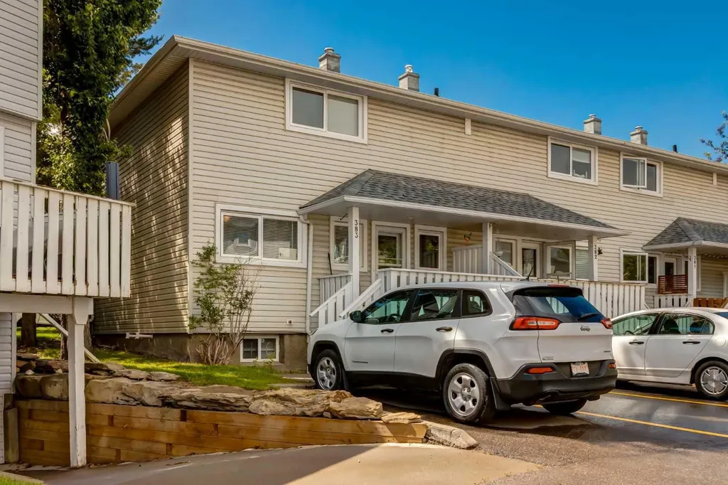 383 Killarney Glen Court SW Calgary AB T3E 7H4