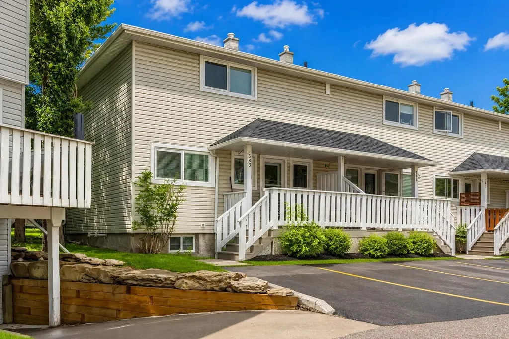 383 Killarney Glen Court SW Calgary AB T3E 7H4