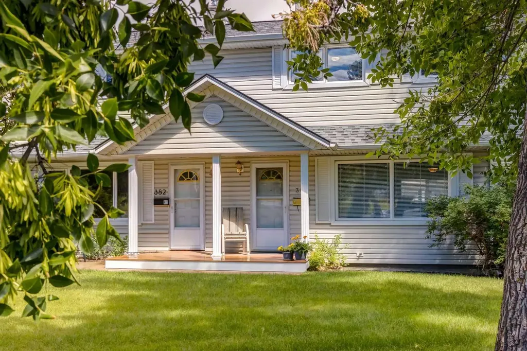 383 Killarney Glen Court SW Calgary AB T3E 7H4