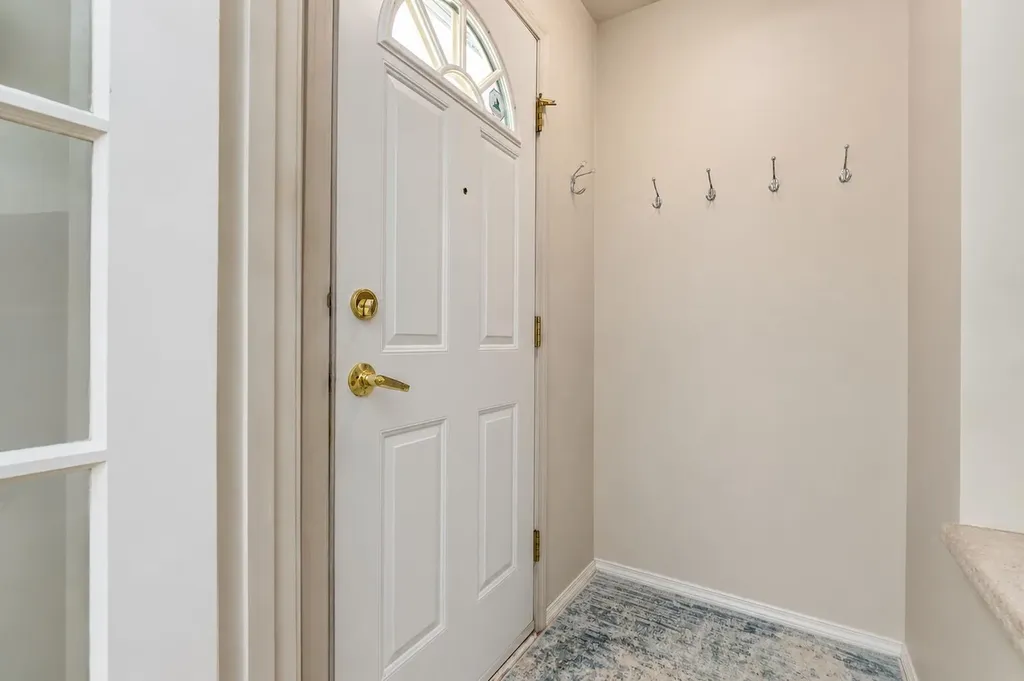 383 Killarney Glen Court SW Calgary AB T3E 7H4