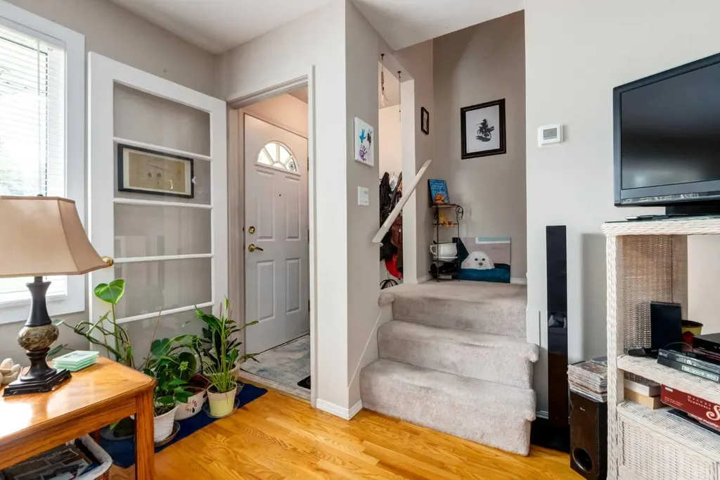 383 Killarney Glen Court SW Calgary AB T3E 7H4