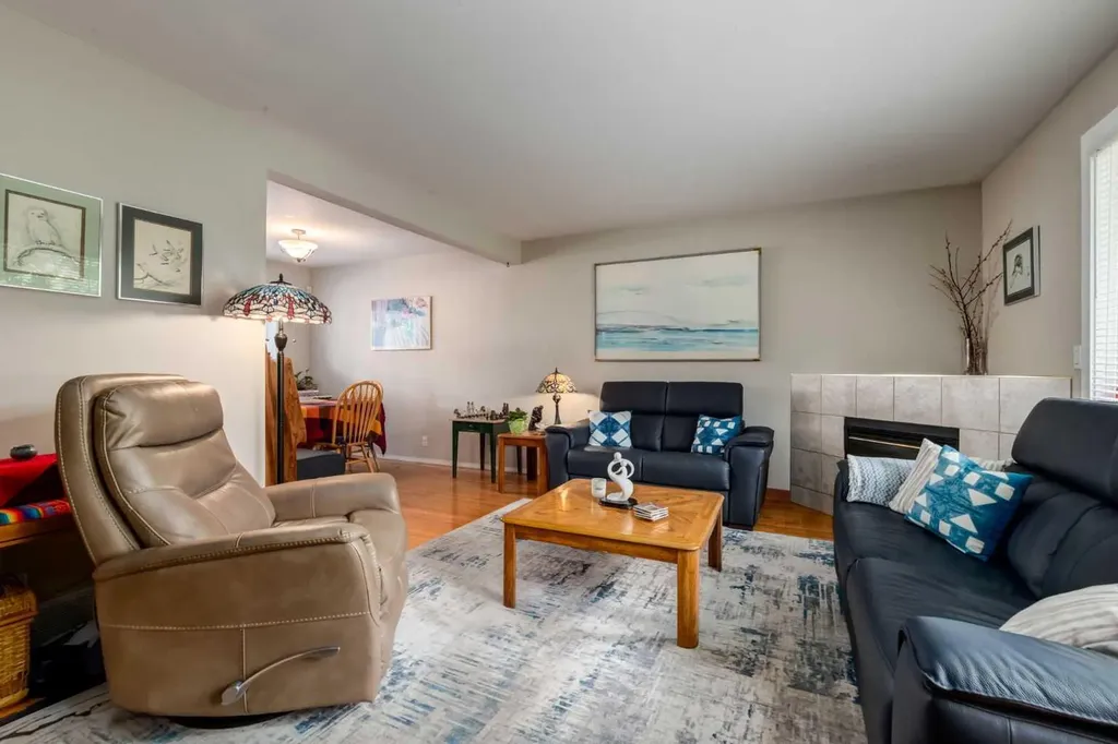 383 Killarney Glen Court SW Calgary AB T3E 7H4