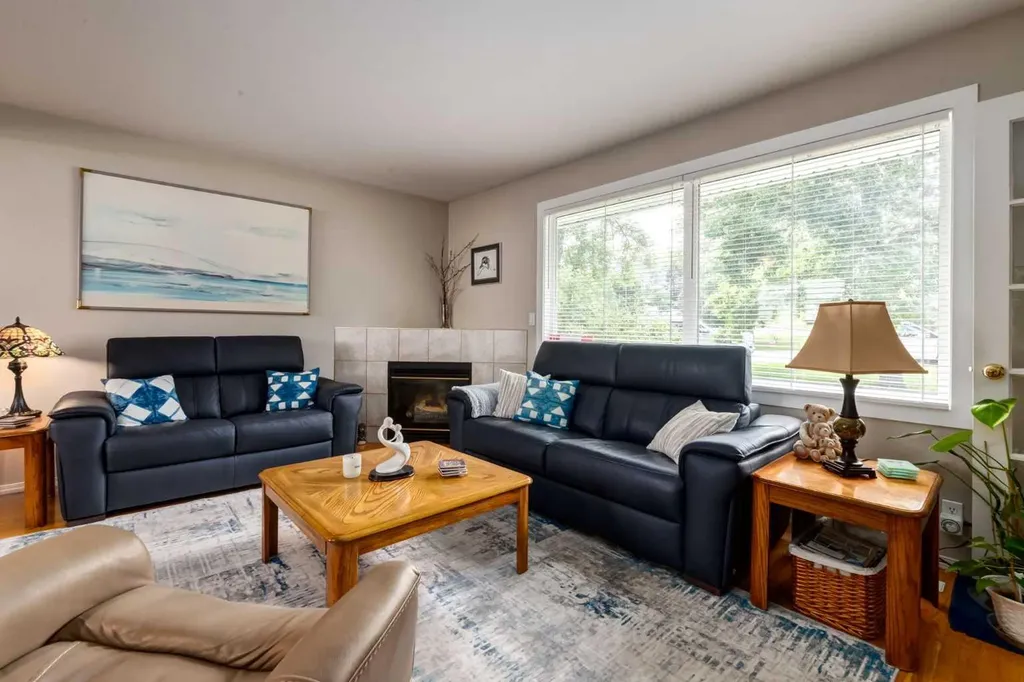 383 Killarney Glen Court SW Calgary AB T3E 7H4