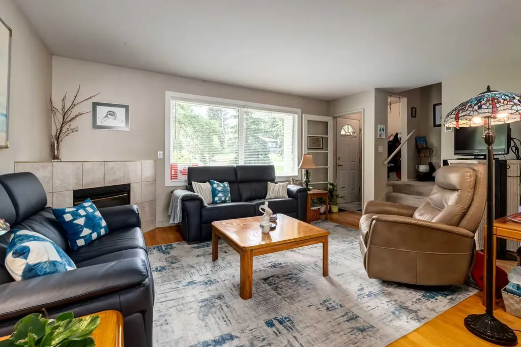 383 Killarney Glen Court SW Calgary AB T3E 7H4