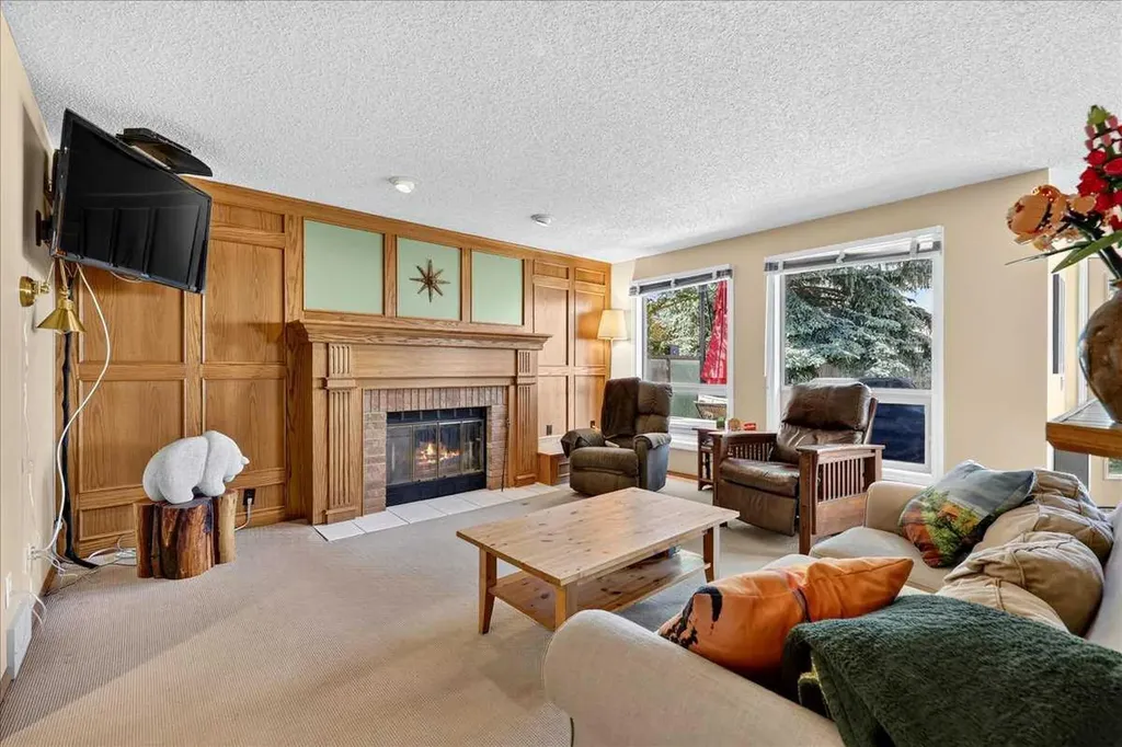 14 Hawkdale Gate NW Calgary AB T3G 2W6
