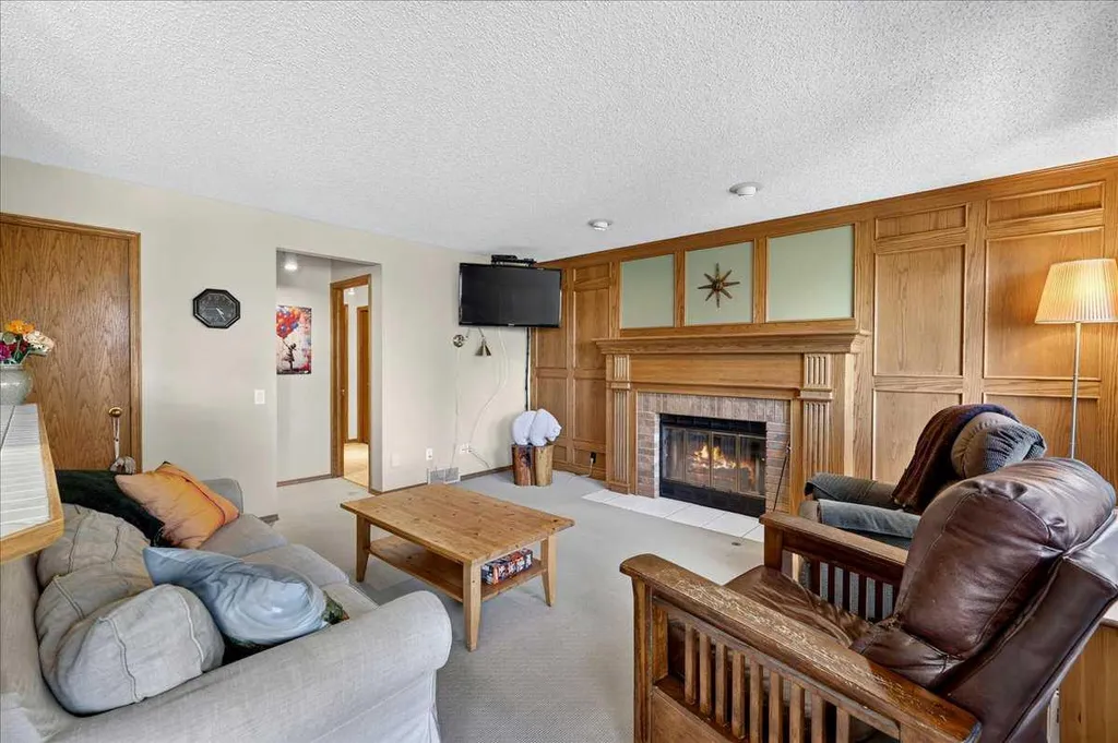 14 Hawkdale Gate NW Calgary AB T3G 2W6