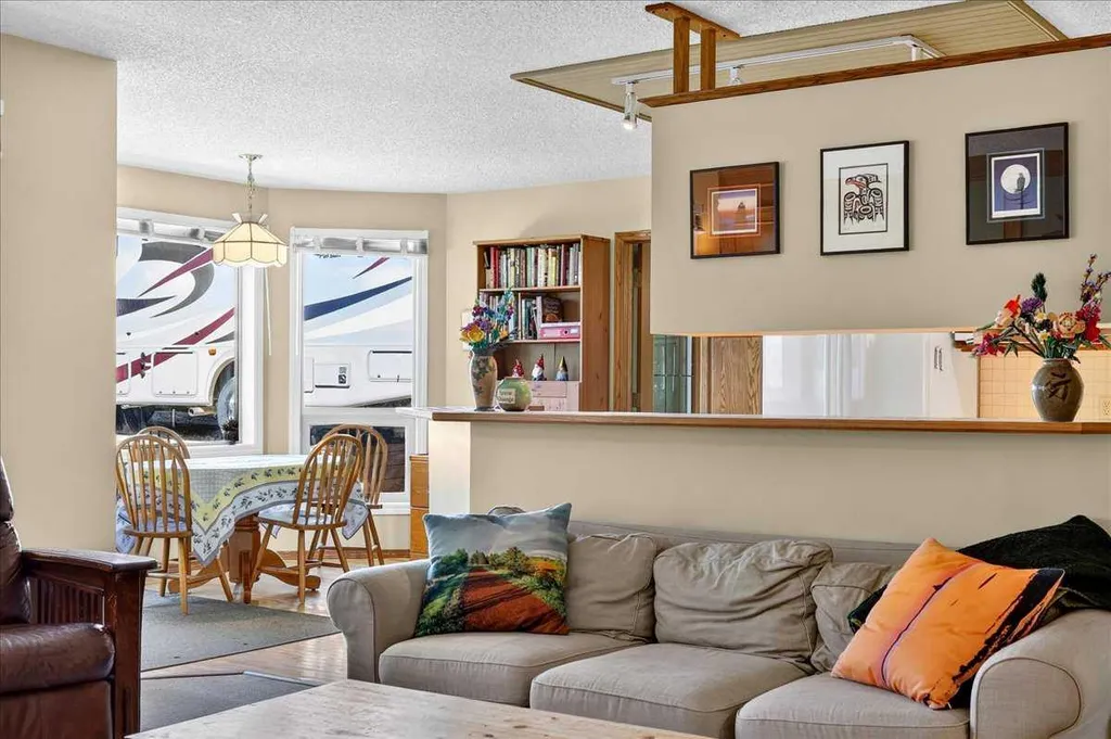 14 Hawkdale Gate NW Calgary AB T3G 2W6