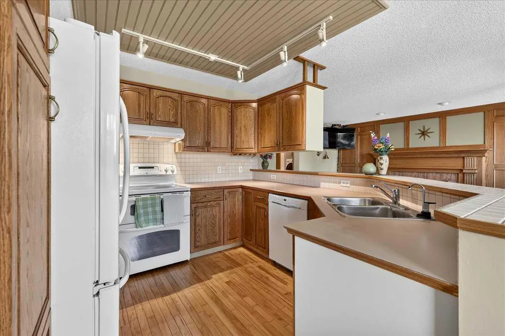 14 Hawkdale Gate NW Calgary AB T3G 2W6