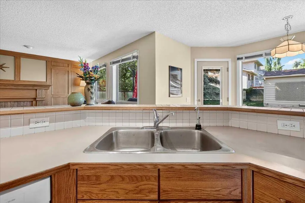 14 Hawkdale Gate NW Calgary AB T3G 2W6