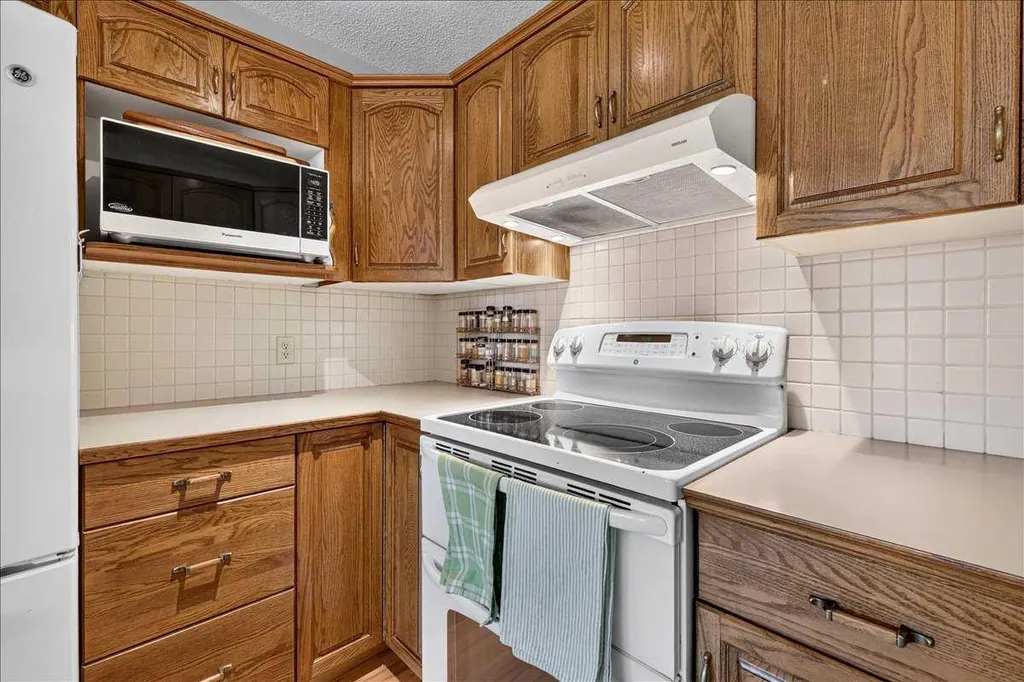 14 Hawkdale Gate NW Calgary AB T3G 2W6