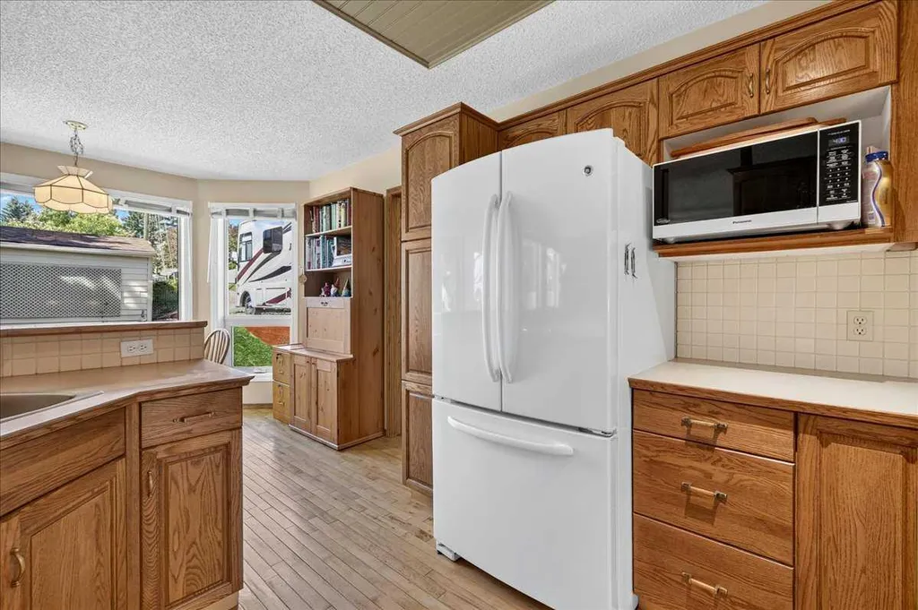14 Hawkdale Gate NW Calgary AB T3G 2W6