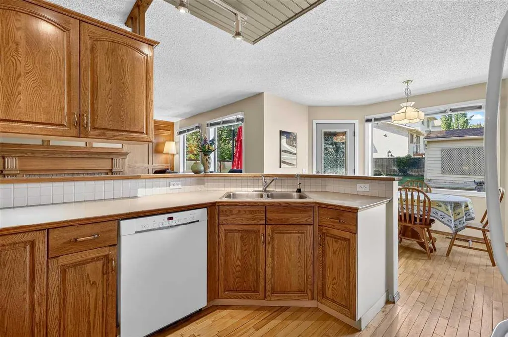 14 Hawkdale Gate NW Calgary AB T3G 2W6