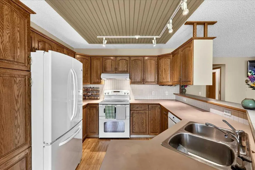 14 Hawkdale Gate NW Calgary AB T3G 2W6