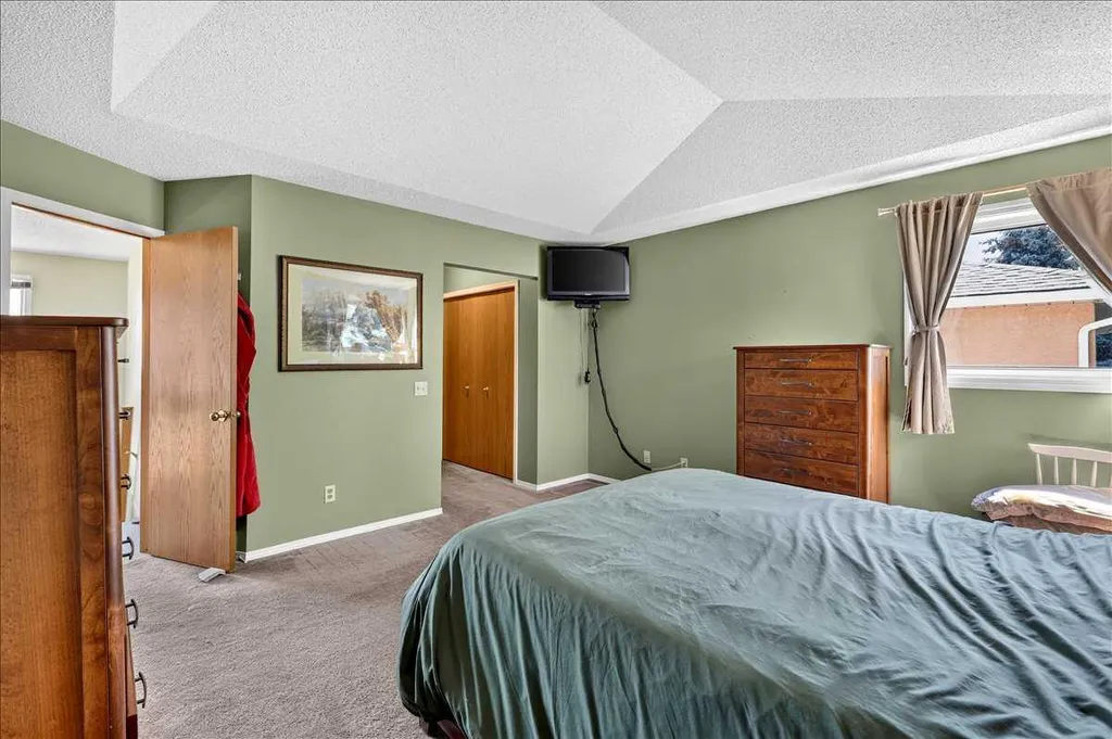14 Hawkdale Gate NW Calgary AB T3G 2W6